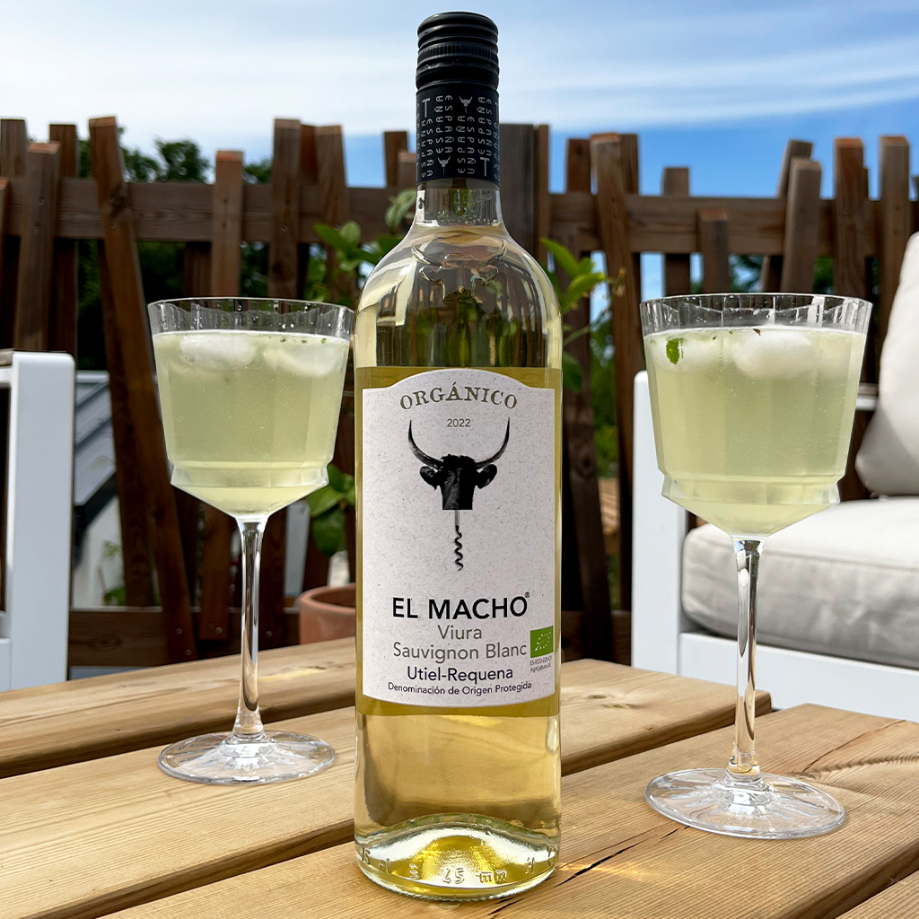 Le cocktail Basil Smash est un cocktail à base de vin blanc El Macho