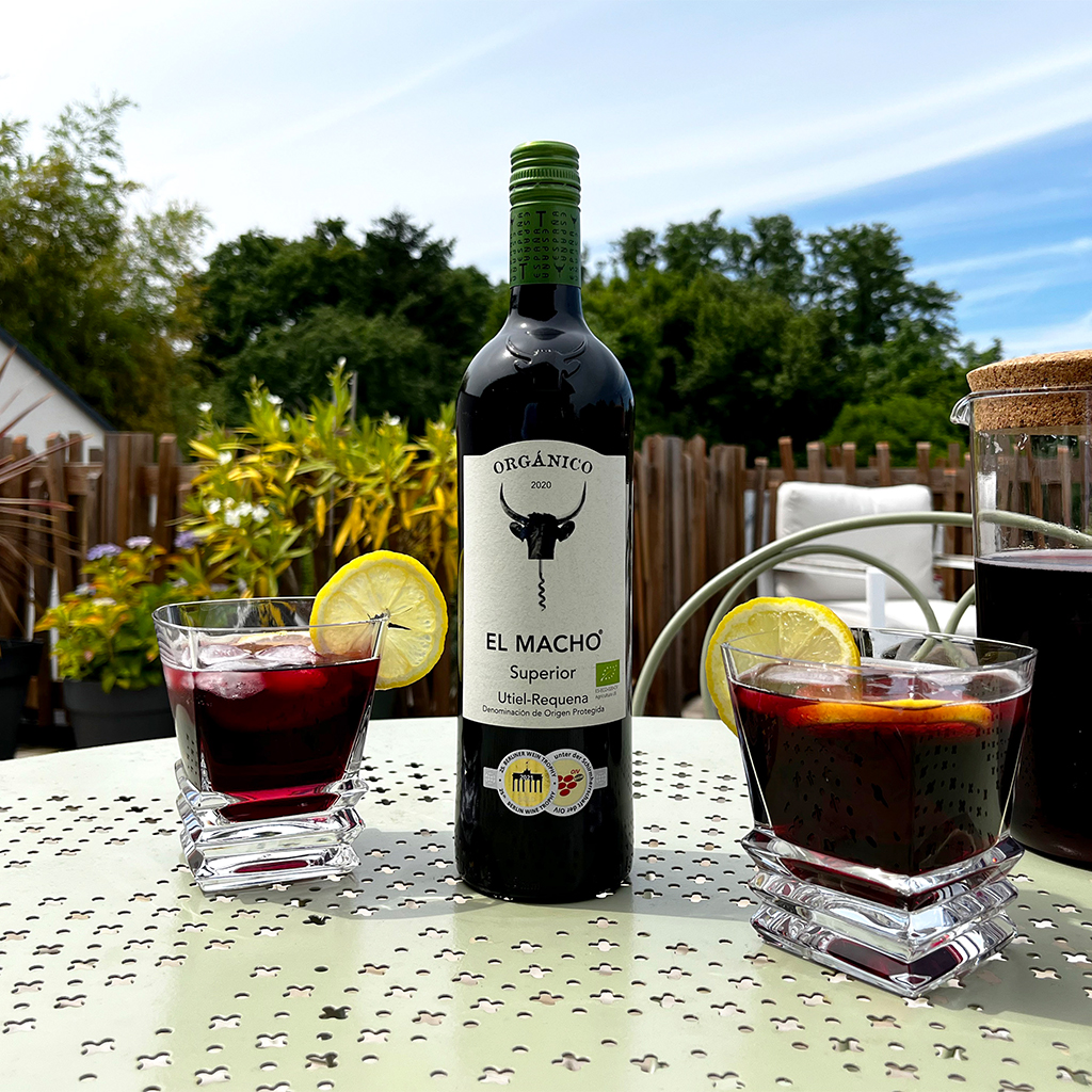 Un cocktail venu tout droit d'Espagne : le Tinto de Verano avec le vin rouge El Macho disponible en SAQ